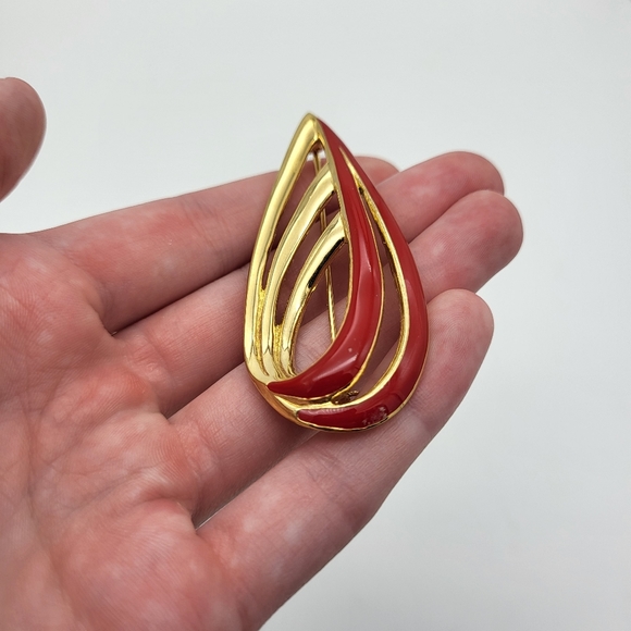 Vintage Trifari pin - Picture 2 of 4